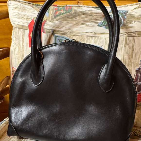 Gucci Black Leather Zip Around Dome - Picture 2 of 14